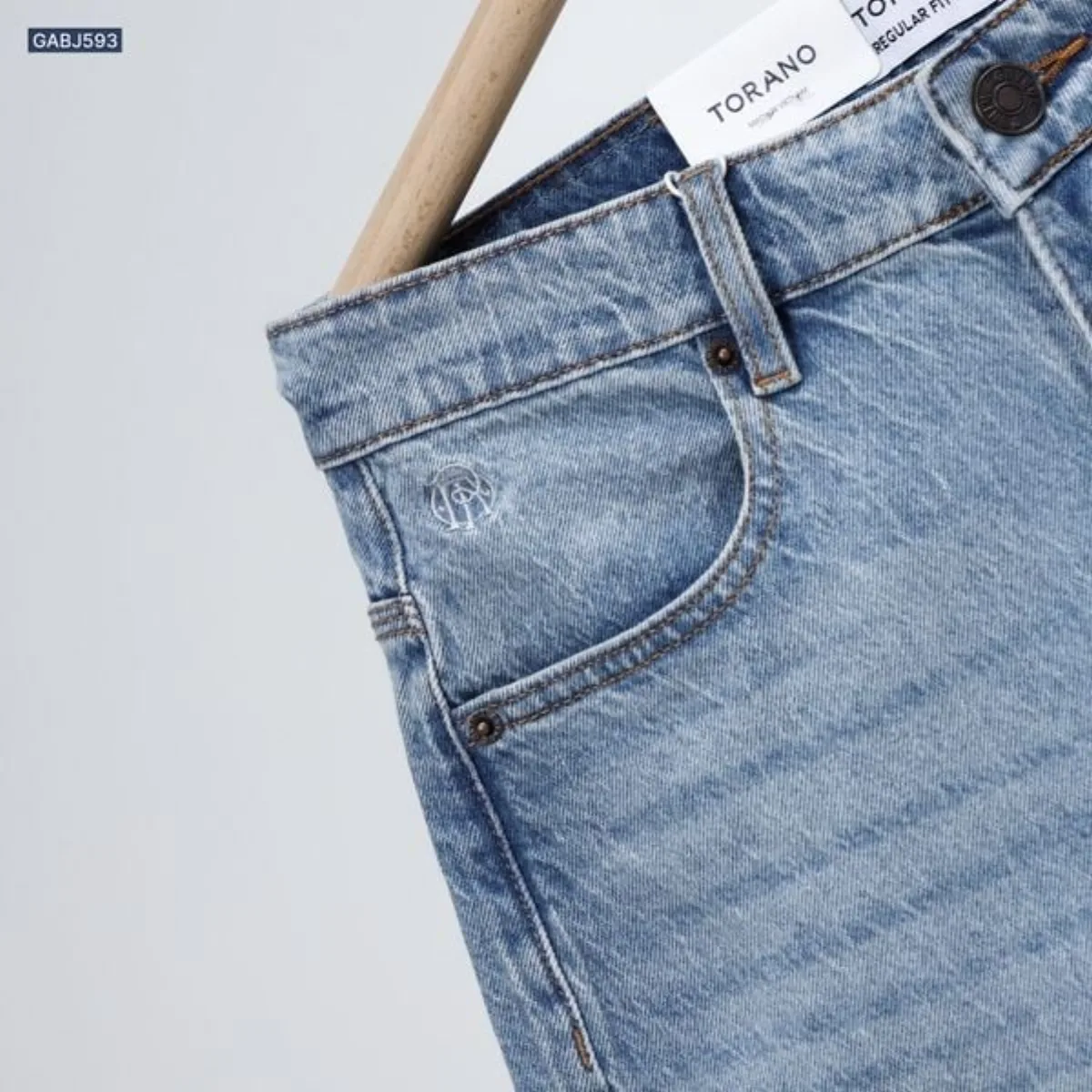 Quần Jeans REGULAR FIT JEANS TORANO xước regularfit thêu logo trẻ trung, phong độ GABJ593