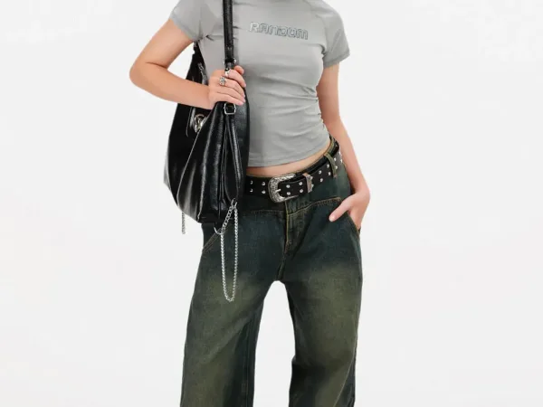 Áo thun tay ngắn nữ có in. Fitted cropped