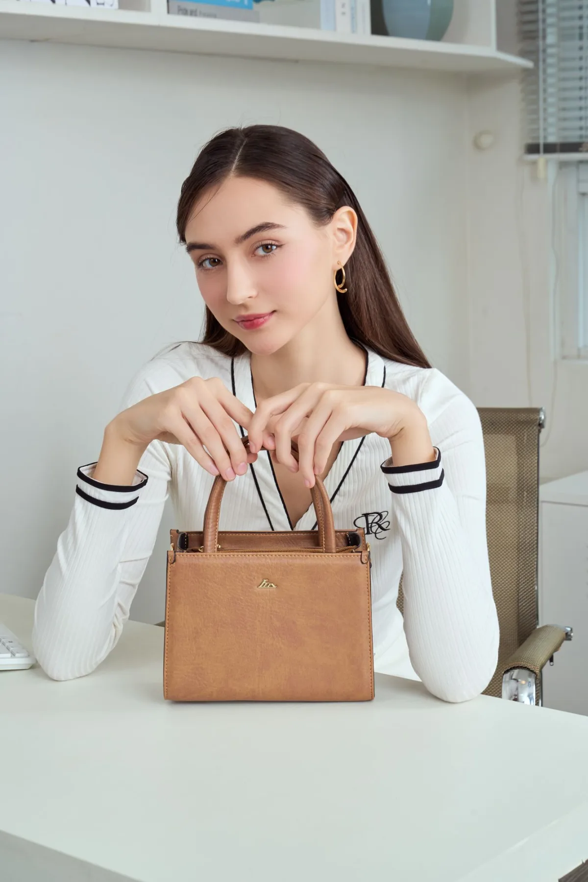 Túi Lata (Thời trang nữ đi chơi size 20 - Túi đeo chéo da HN132)