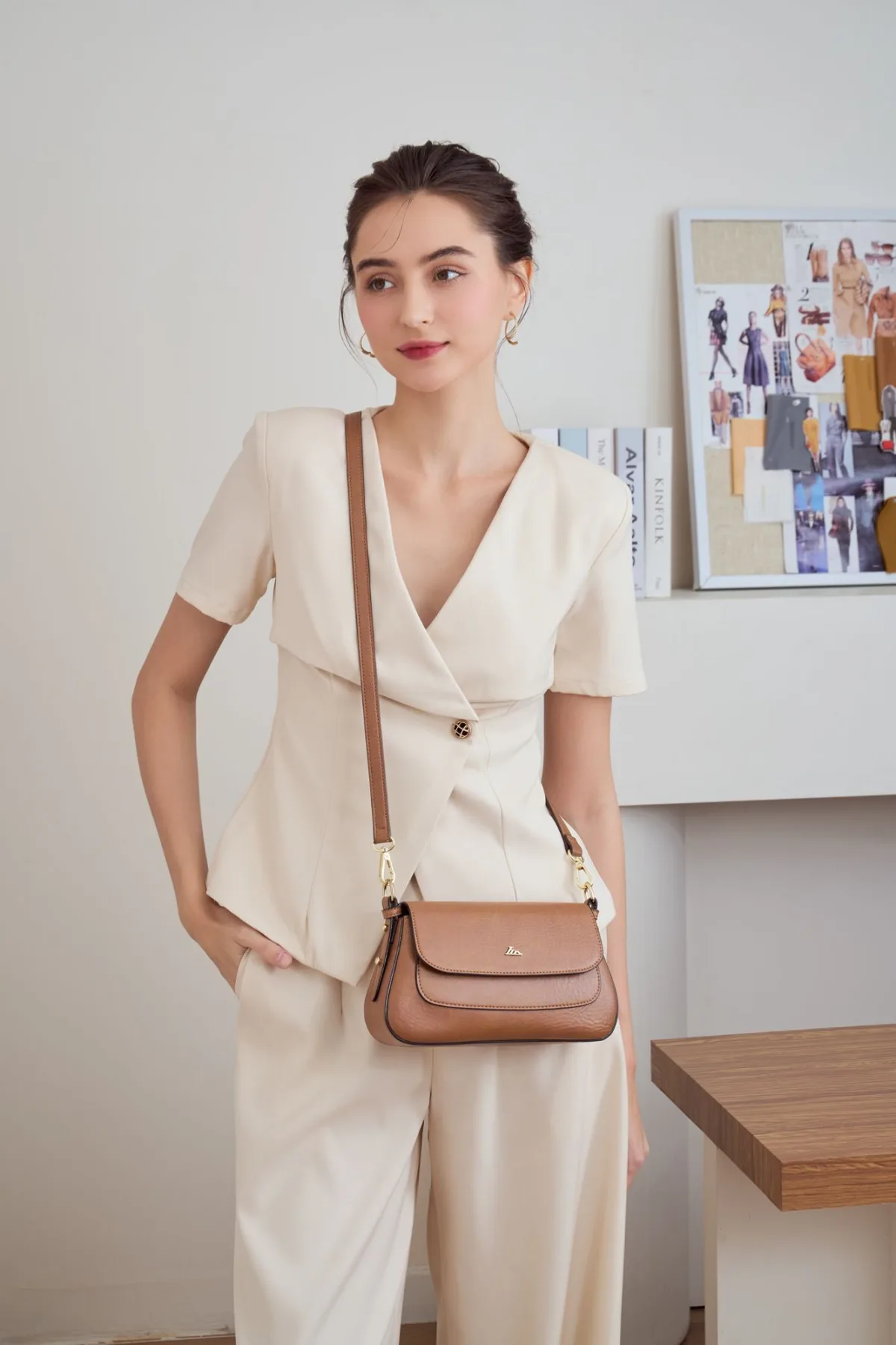 Túi Lata (Thời trang nữ đi chơi size 24 - Túi đeo chéo da HN134)