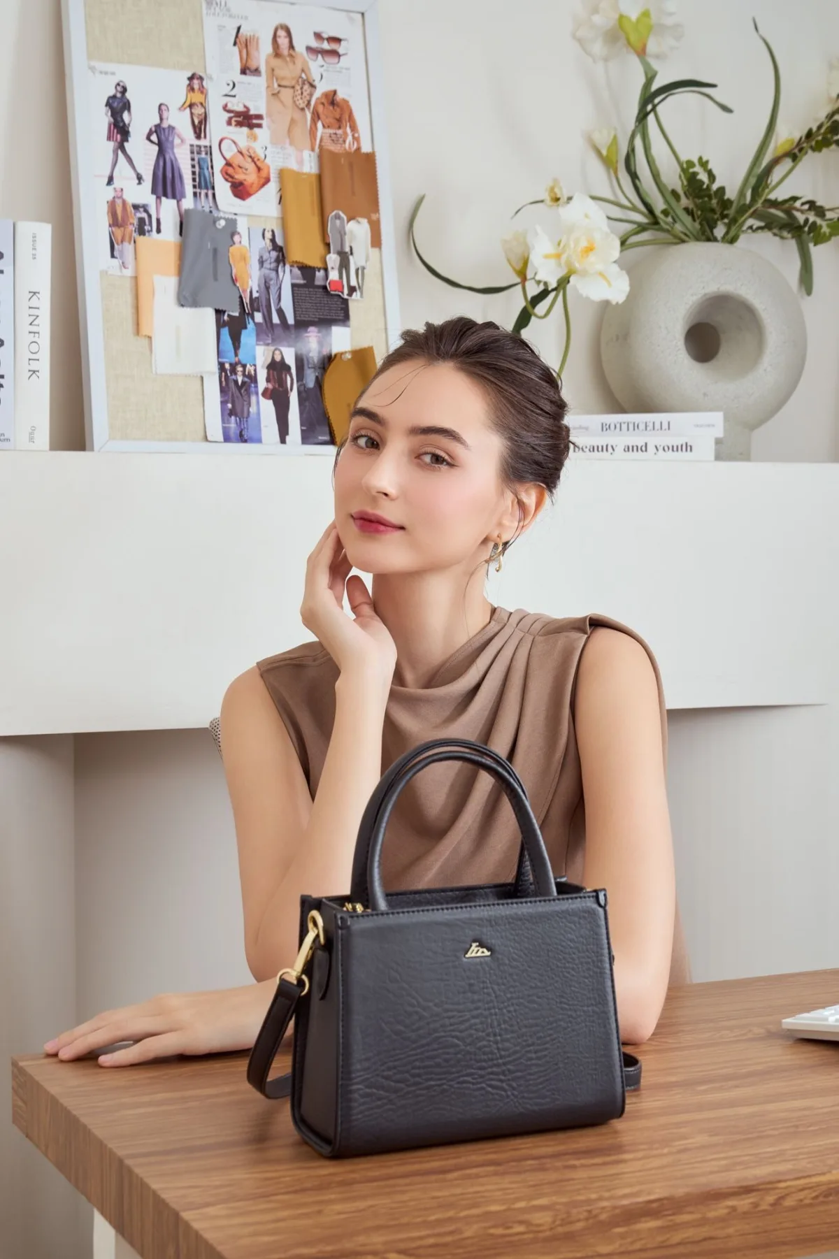 Túi Lata (Thời trang nữ đi chơi size 20 - Túi đeo chéo da HN132)