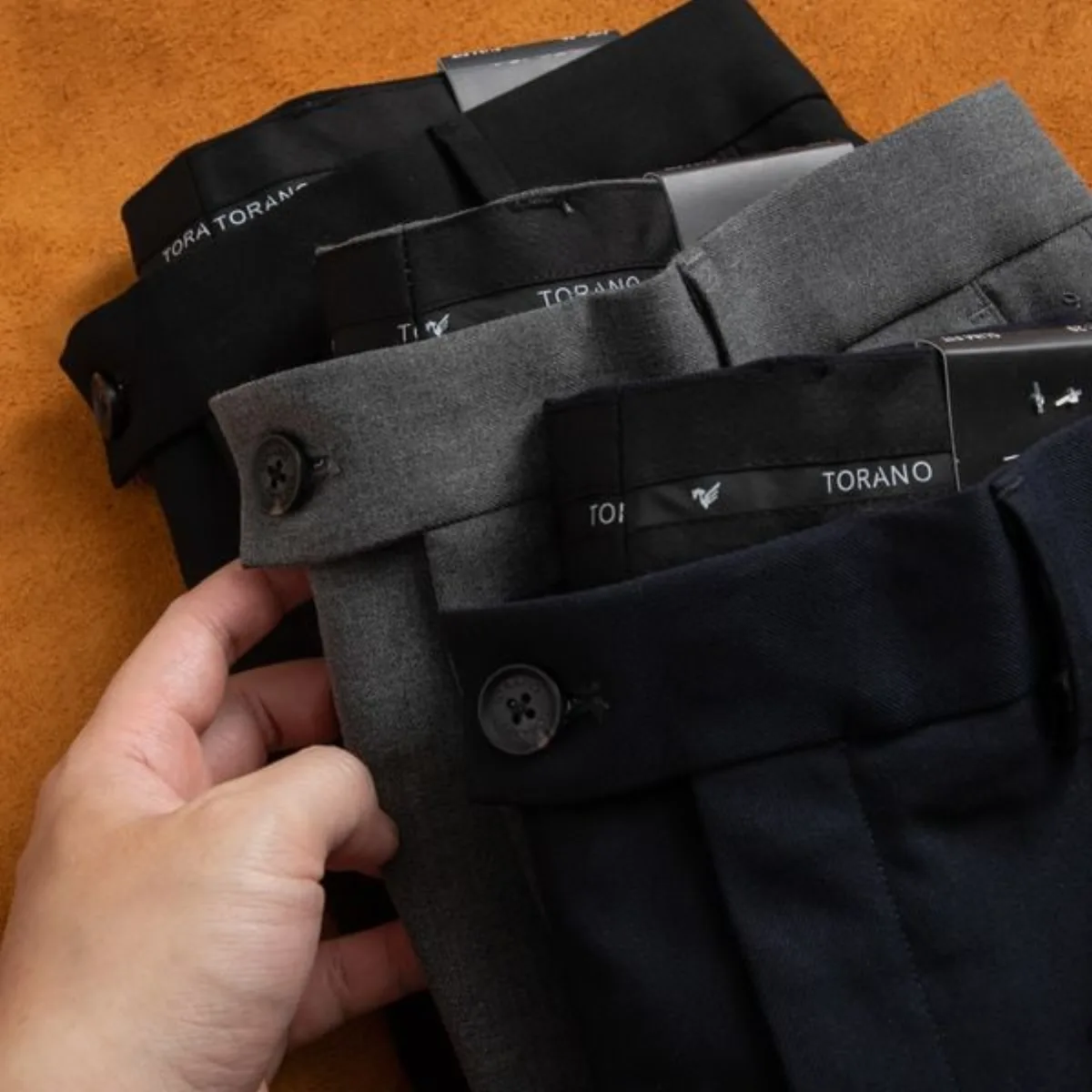Quần âu nam PREMIUM TROUSERS TORANO  slimfit trơn cạp lót in logo lịch lãm, sang trọng GABT002