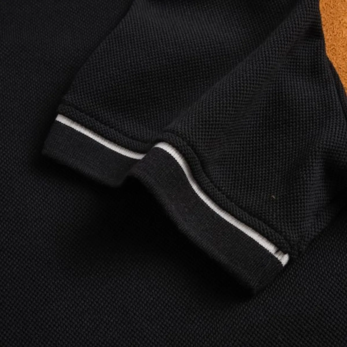 Áo polo trơn VERSATILE POLO TORANO bo kẻ logo ngực lịch lãm, nam tính FSTP009