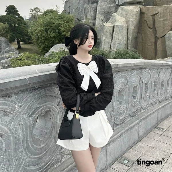 TINGOAN® - Áo cổ tròn đen đinh nơ ngực phối cúc ngọc CANDY YUMYUM TOP/BL (2000203649455)