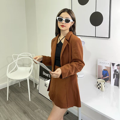 COCO SIN - Váy Mini Nâu Xẻ Lai