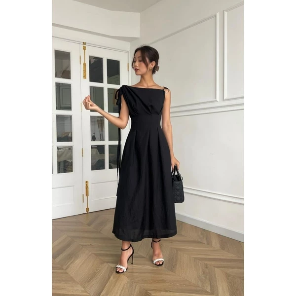 COCO SIN - Đầm Tơ Đen Phối Khoen