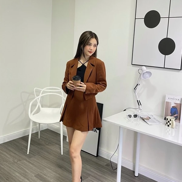 COCO SIN - Blazer Croptop Nâu