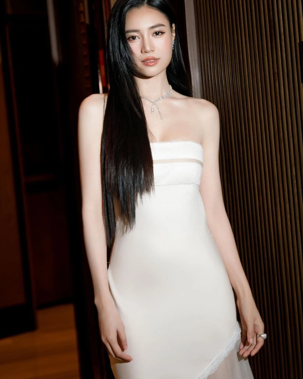 LSOUL Đầm Lụa Cúp Dài Ngực Viền Ren Tà Xuyên Thấu Đi Tiệc Keena Dress V24091623 V24091627