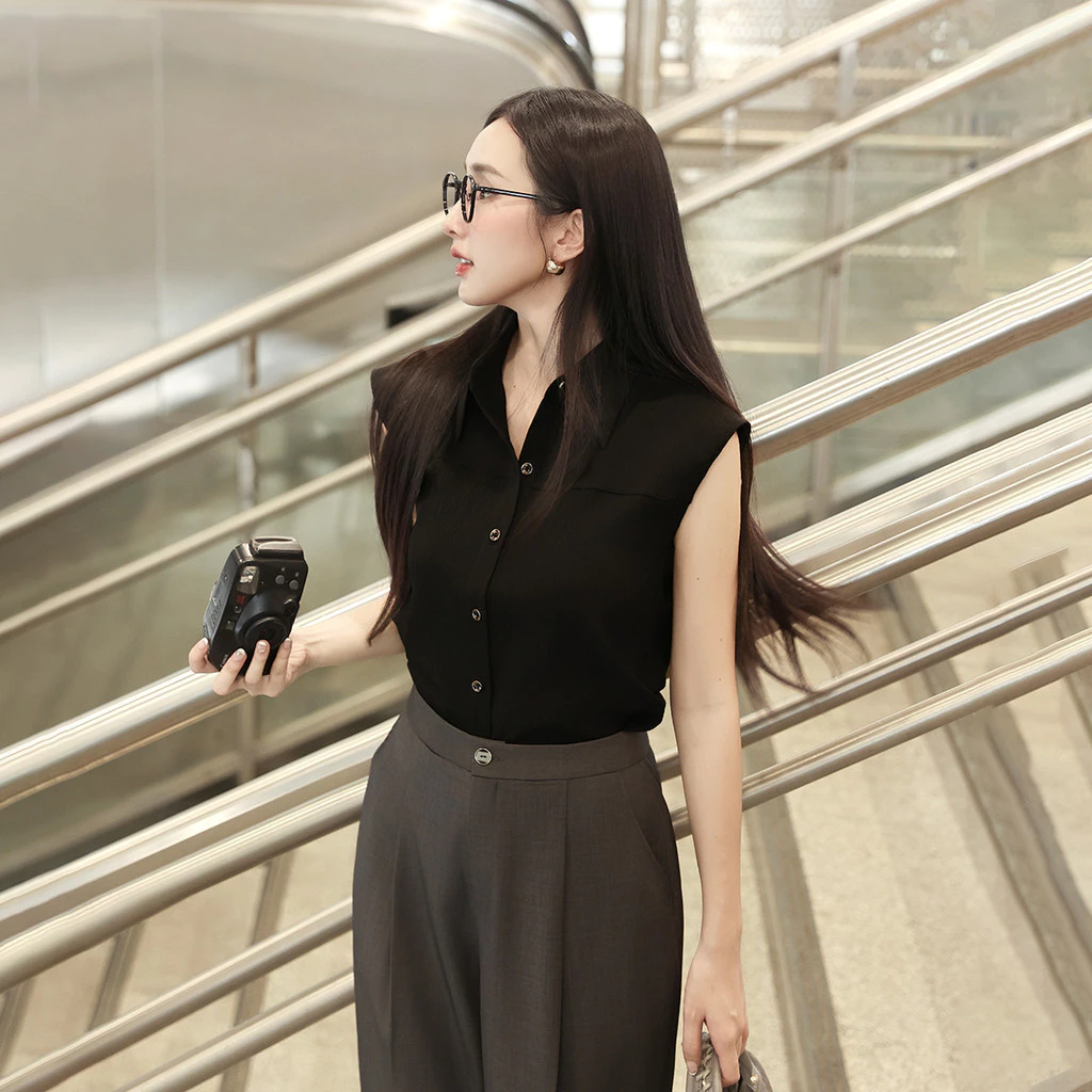 Áo kiểu nữ dáng suông GUMAC vai có đệm mỏng rã đô thân trước và thân sau AF01048