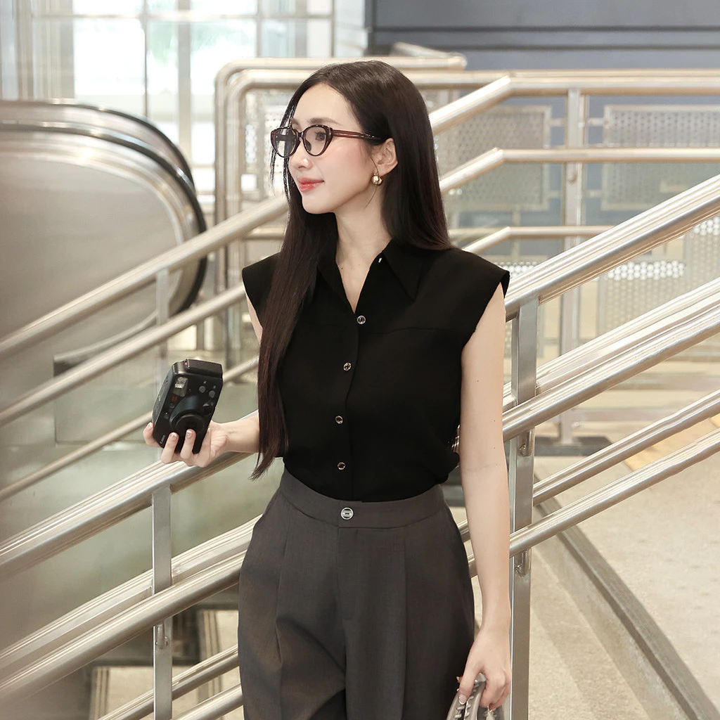 Áo kiểu nữ dáng suông GUMAC vai có đệm mỏng rã đô thân trước và thân sau AF01048