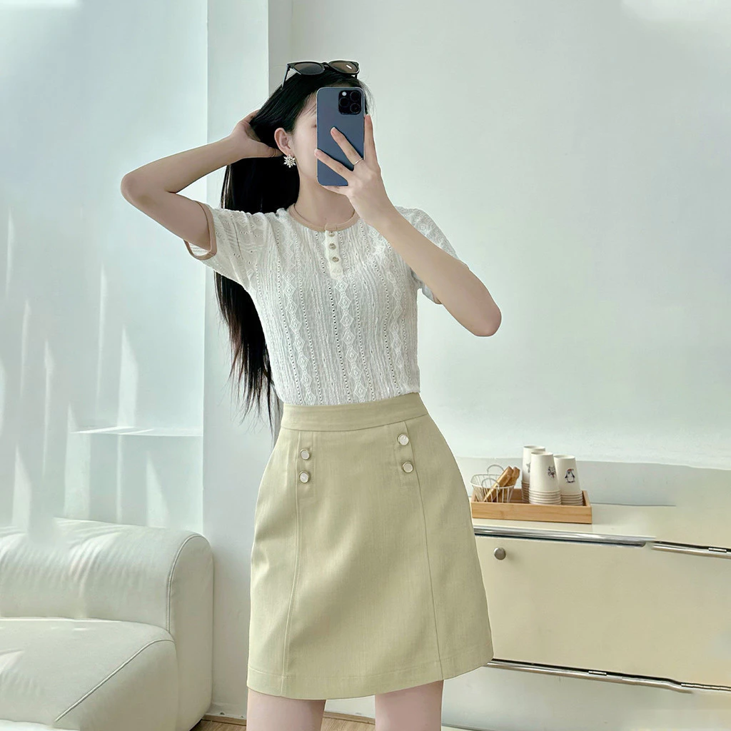 Quần váy nữ GUMAC A ngắn đính nút vải bố ruby cao cấp có túi sườn trẻ trung  VE11085