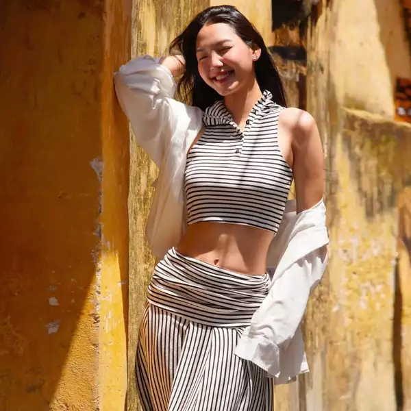 làminapparel - STRIPED RUCHED NECK CROP TOP
