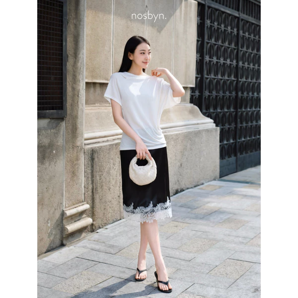 Nosbyn - Chân Váy Lửng Lụa Phối Ren Trendy - Lace Hem Skirt