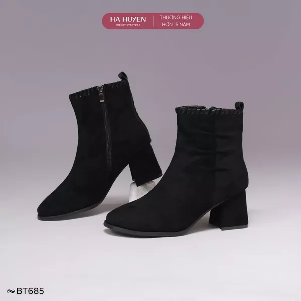 Giày bốt nữ, boot cổ thấp HÀ HUYỀN da lộn khóa hông cổ may viền da gót vuông 6cm - BT685