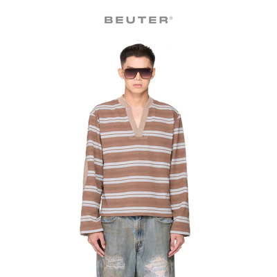 Áo thun tay dài cổ chữ V - BEUTER® STRIPED ELBOW PATCH SWEATER - MOCHA