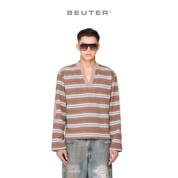 Áo thun tay dài cổ chữ V - BEUTER® STRIPED ELBOW PATCH SWEATER - MOCHA