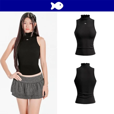 Áo thun nữ cổ lọ viền bèo DKMV dáng dài sát nách ôm body thiết kế basic phối logo cá inox màu đen Lyric Top | K-T73-D