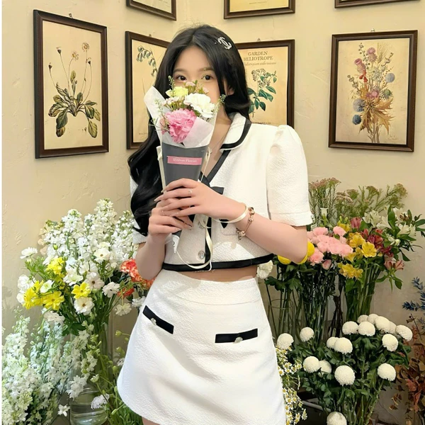 TINGOAN® - Áo tweed trắng ngắn tay croptop cổ V phối nơ cúc đá YUKA YUKA TWEED TOP/WH