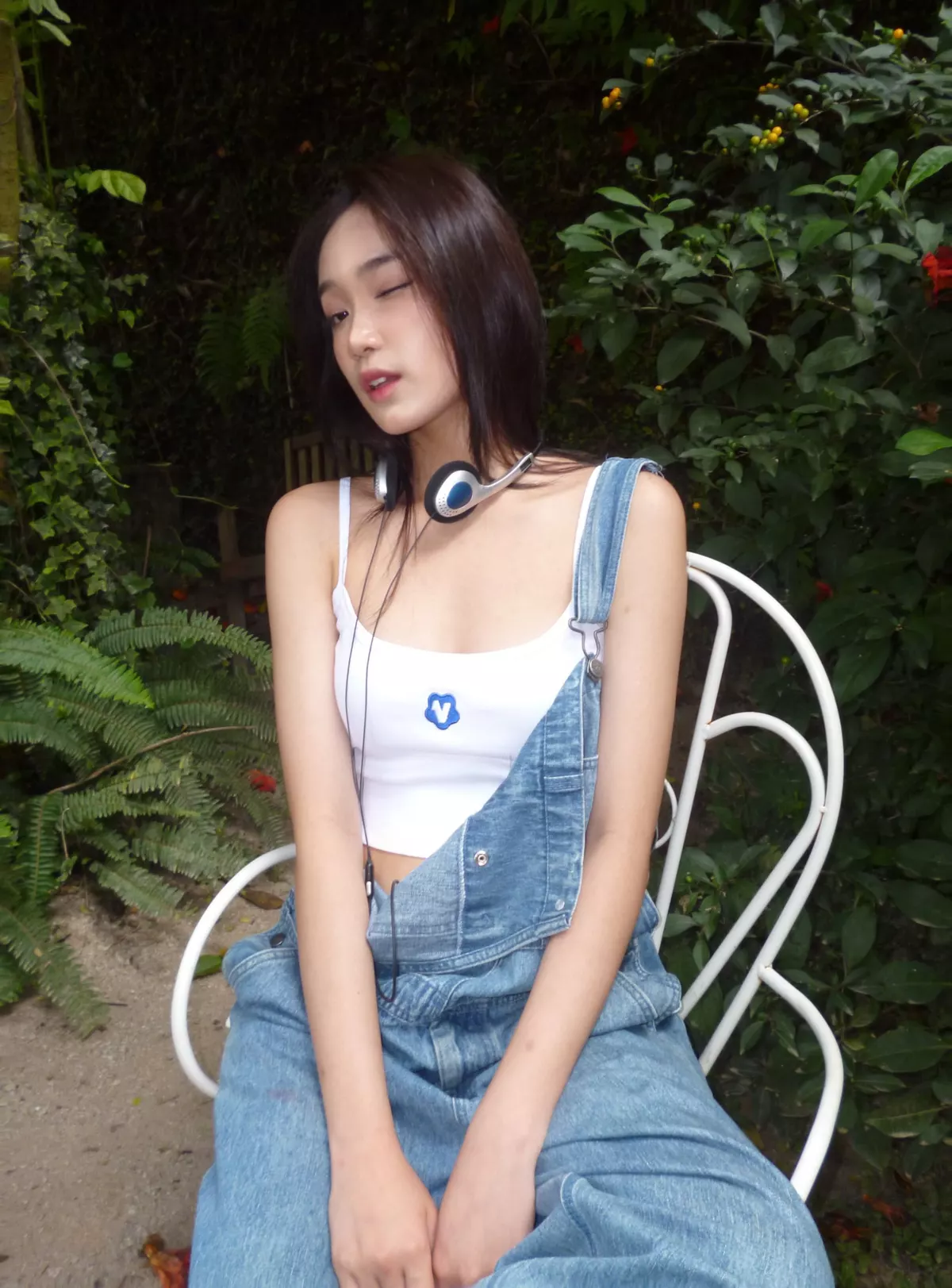 Áo hai dây croptop nữ Vicolas thun gân co giãn thoáng mát tôn dáng - VICO13 [HÌNH THÊU RANDOM TRÊN ÁO]