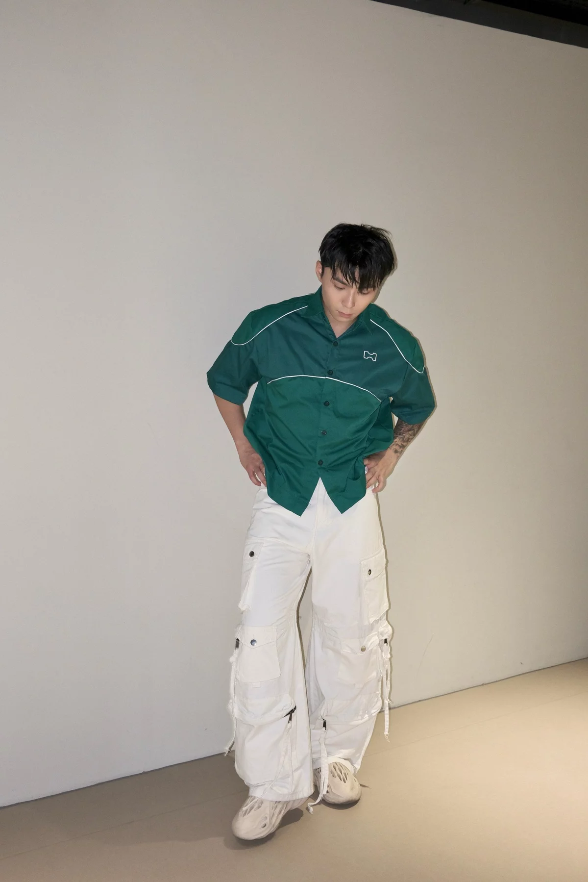 Quần form dài ống rộng local brand HUGU - KENJA - túi hộp, nút kim loại, unisex, màu wash, chất liệu kaki/ denim