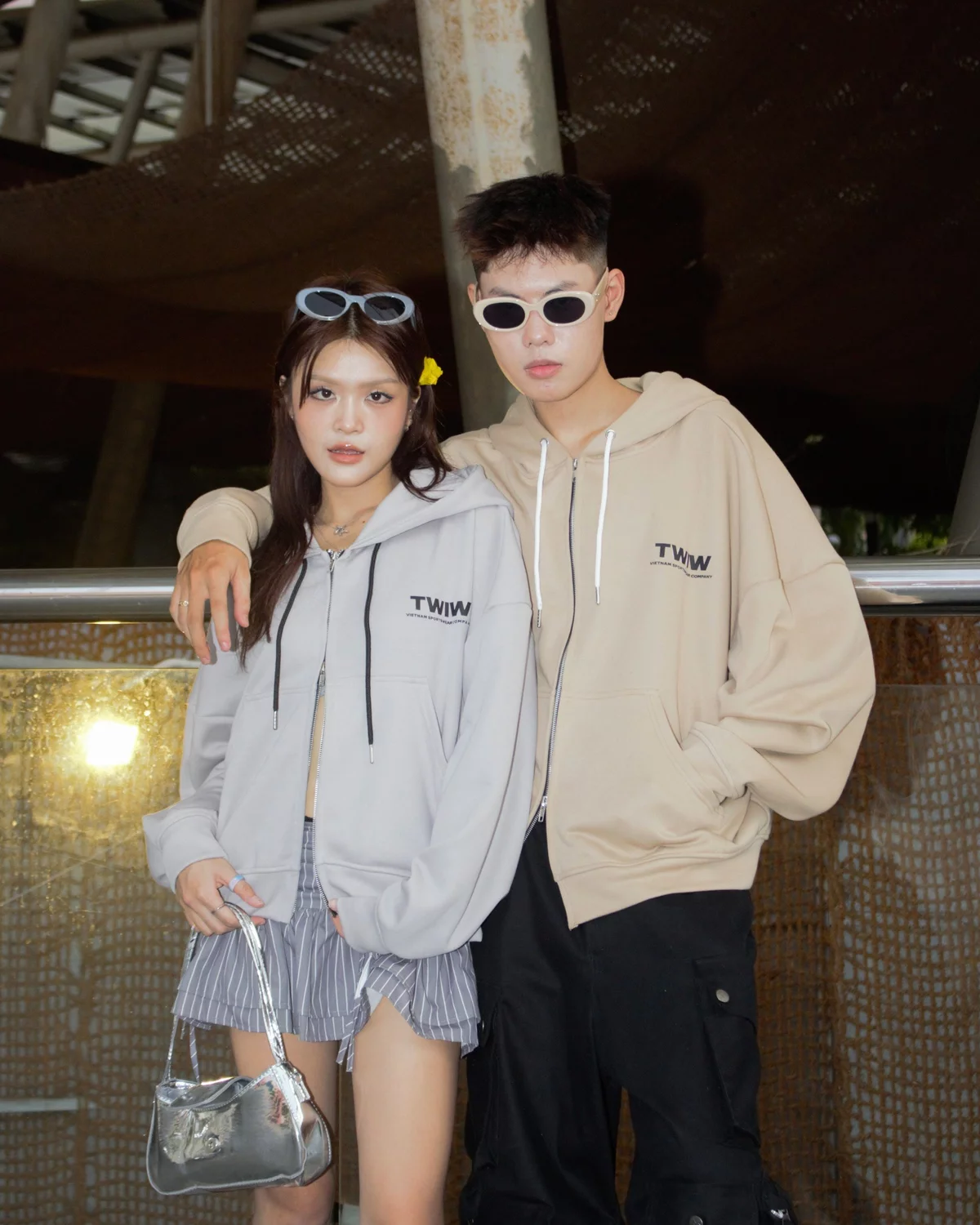 Áo khoác hoodie zip unisex logo nổi THATSWHATIWANTxHUGU - TWIW BASIC HOODIE - Áo khoác form boxy, logo nổi, khóa zip
