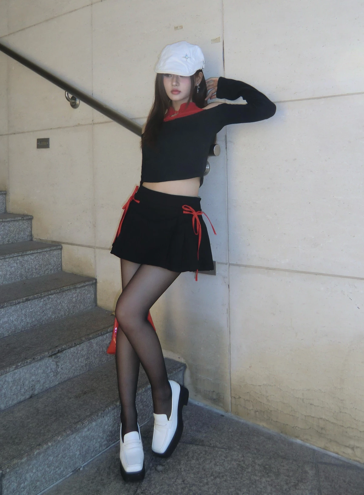 Áo croptop nữ hở vai thiết kế phối màu tay dài Vicolas chất liệu thu gân co giãn - VICO35