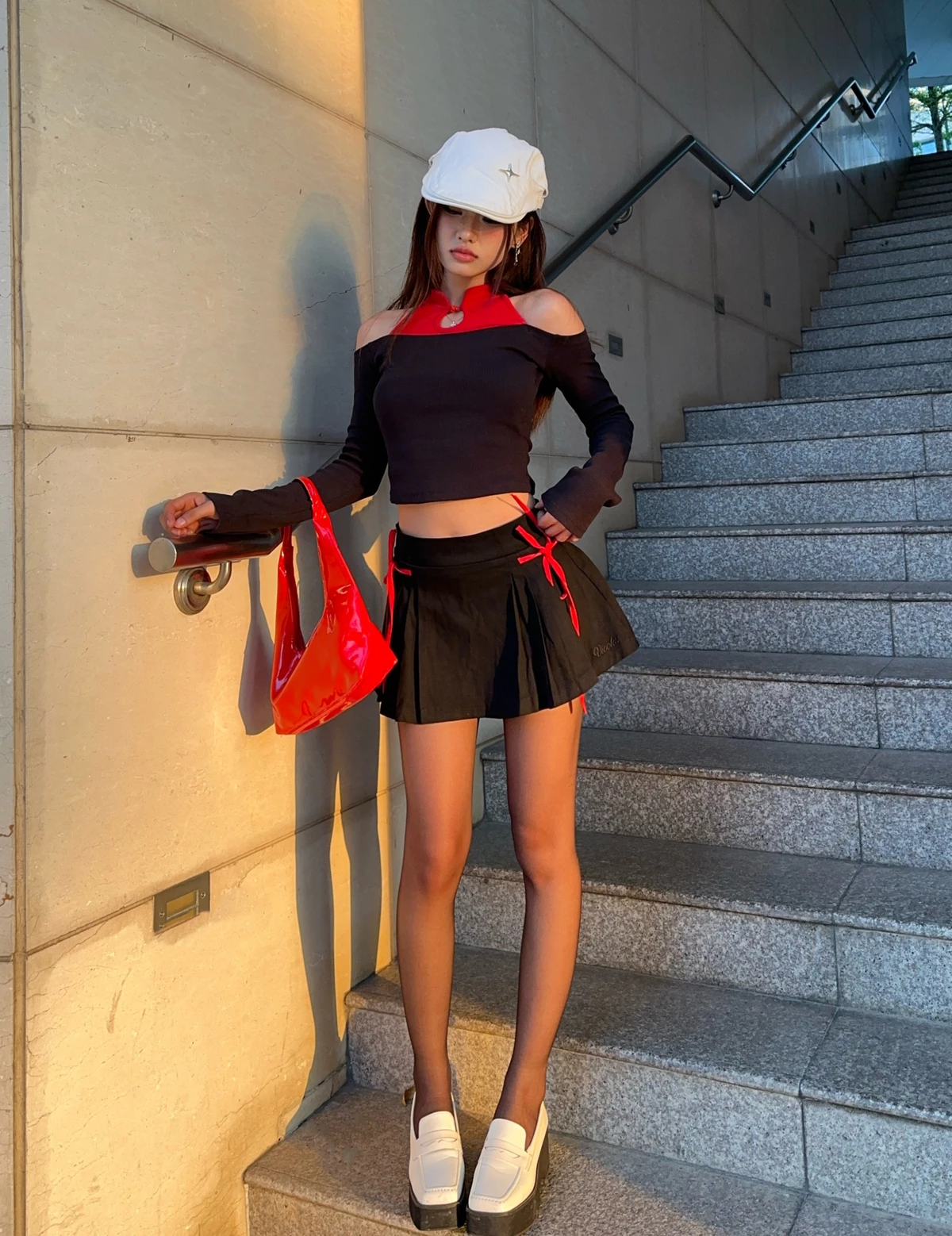 Áo croptop nữ hở vai thiết kế phối màu tay dài Vicolas chất liệu thu gân co giãn - VICO35