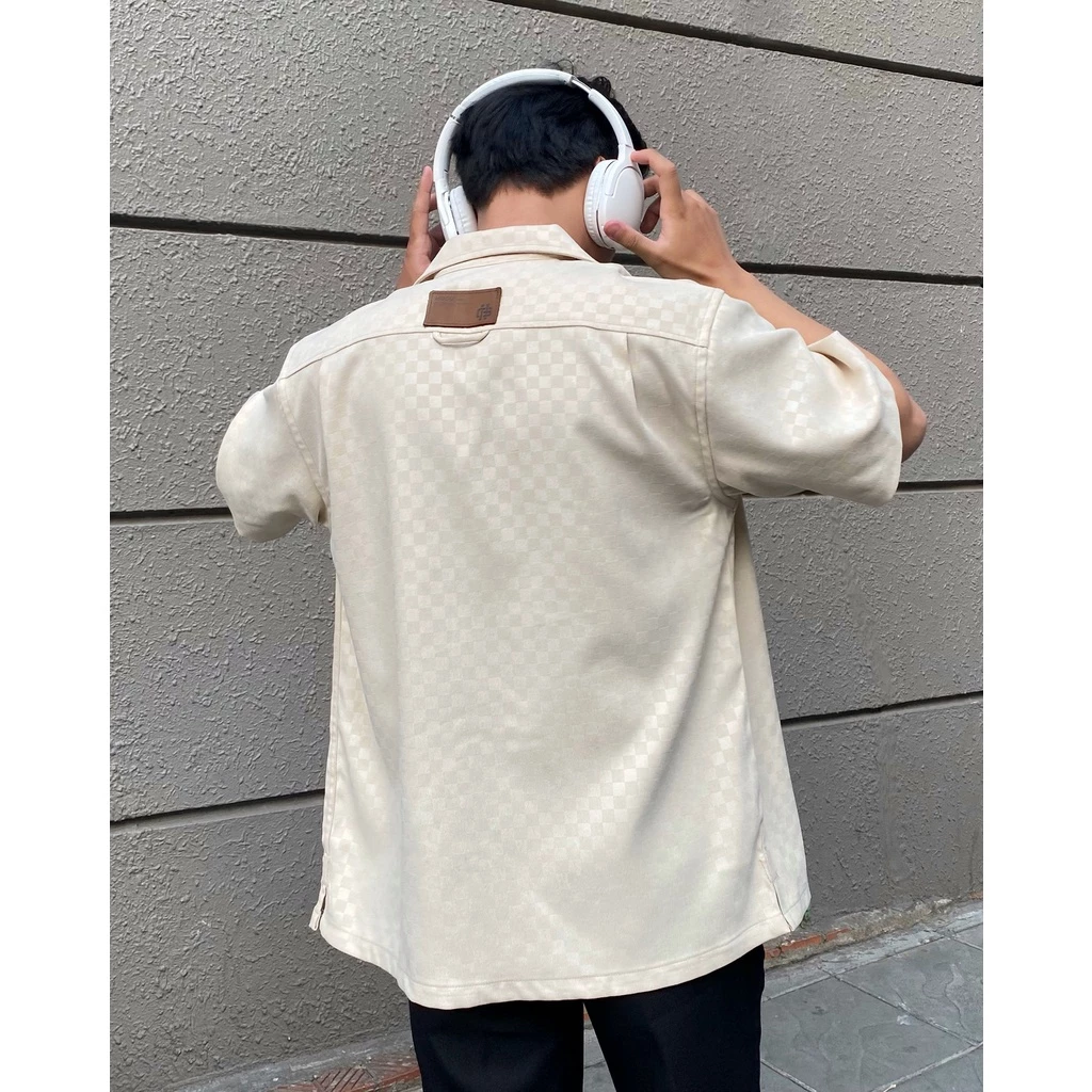Áo sơ mi kaki tay ngắn màu trắng, đen,... form rộng, unisex in họa tiết dập chìm lạ mắt HUGU - THE SQUARE