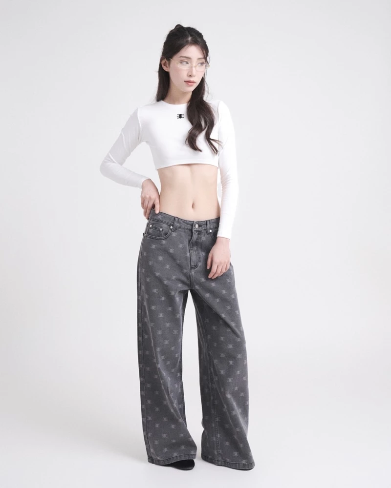 Eleven - Áo Crop Top Tay Dài Thêu Mono | Màu Trắng