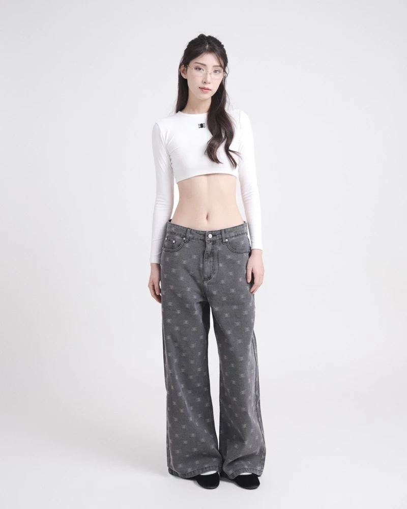 Eleven - Áo Crop Top Tay Dài Thêu Mono | Màu Trắng