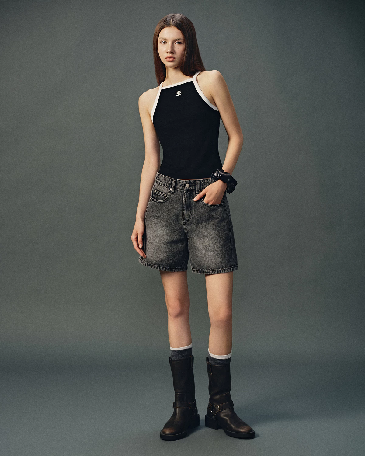 Eleven - Quần shorts lửng nữ Low- Rise Denim Bermuda Short - màu Xám Đen