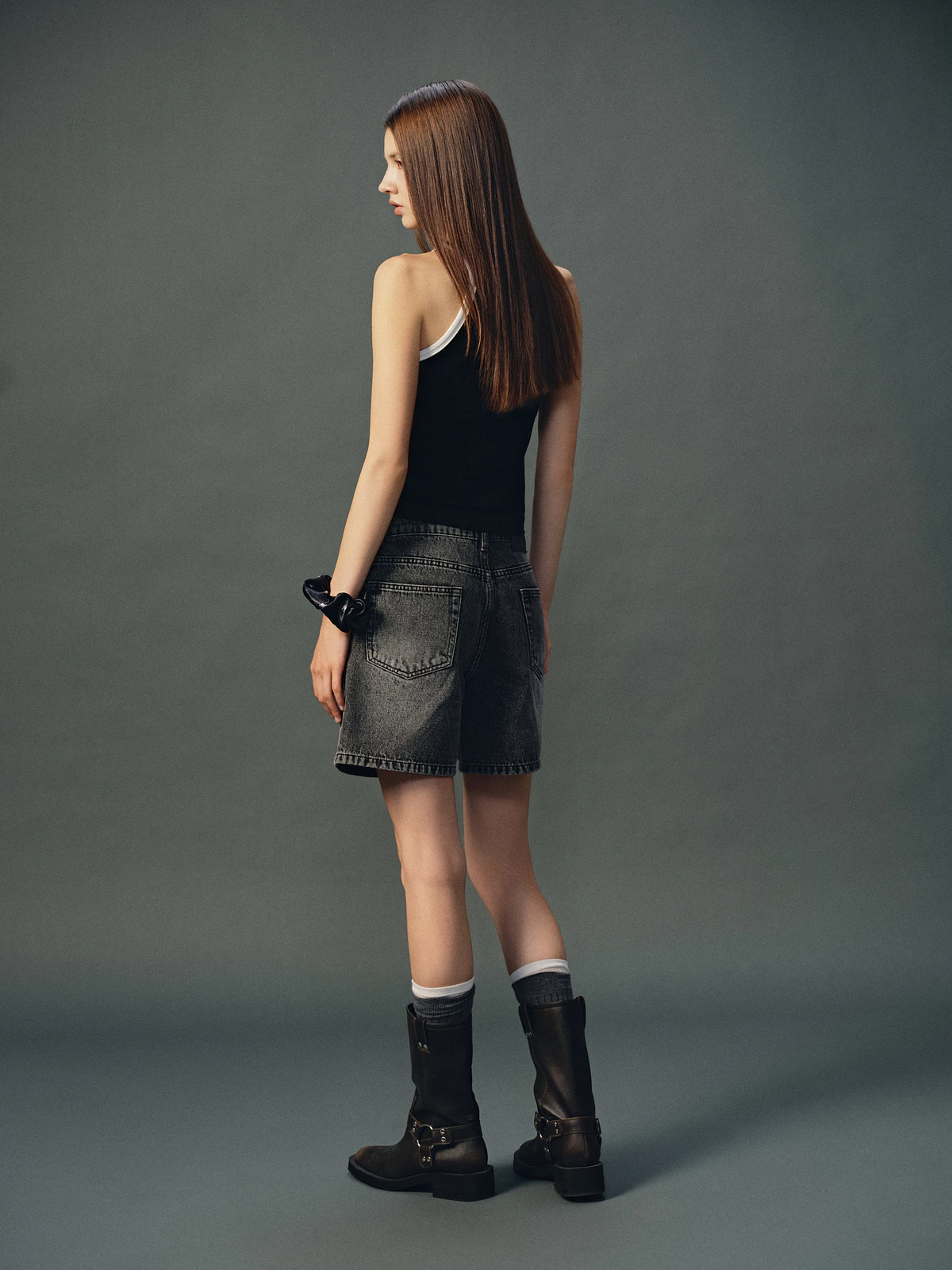 Eleven - Quần shorts lửng nữ Low- Rise Denim Bermuda Short - màu Xám Đen