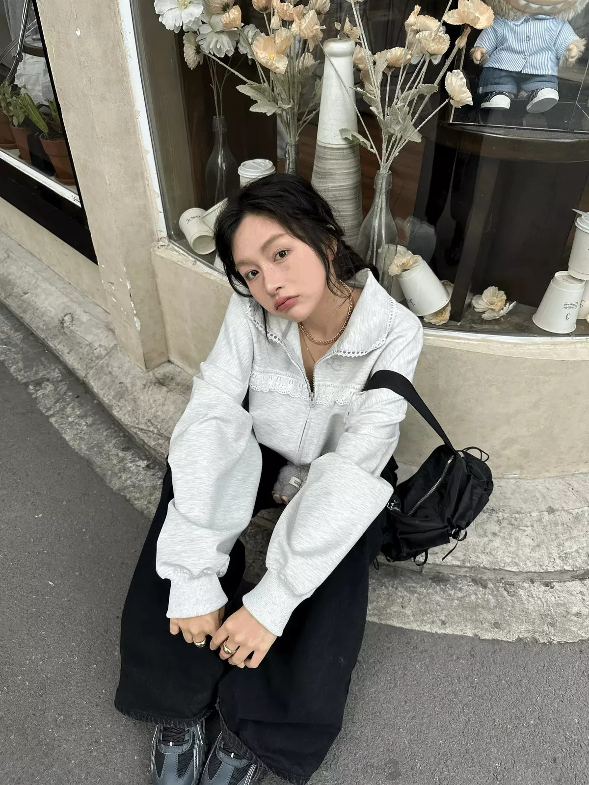 Áo khoác Cropped ren Tilla vải nỉ chân cua form rộng nữ Regods - JACKET CROPPED REN TILLA