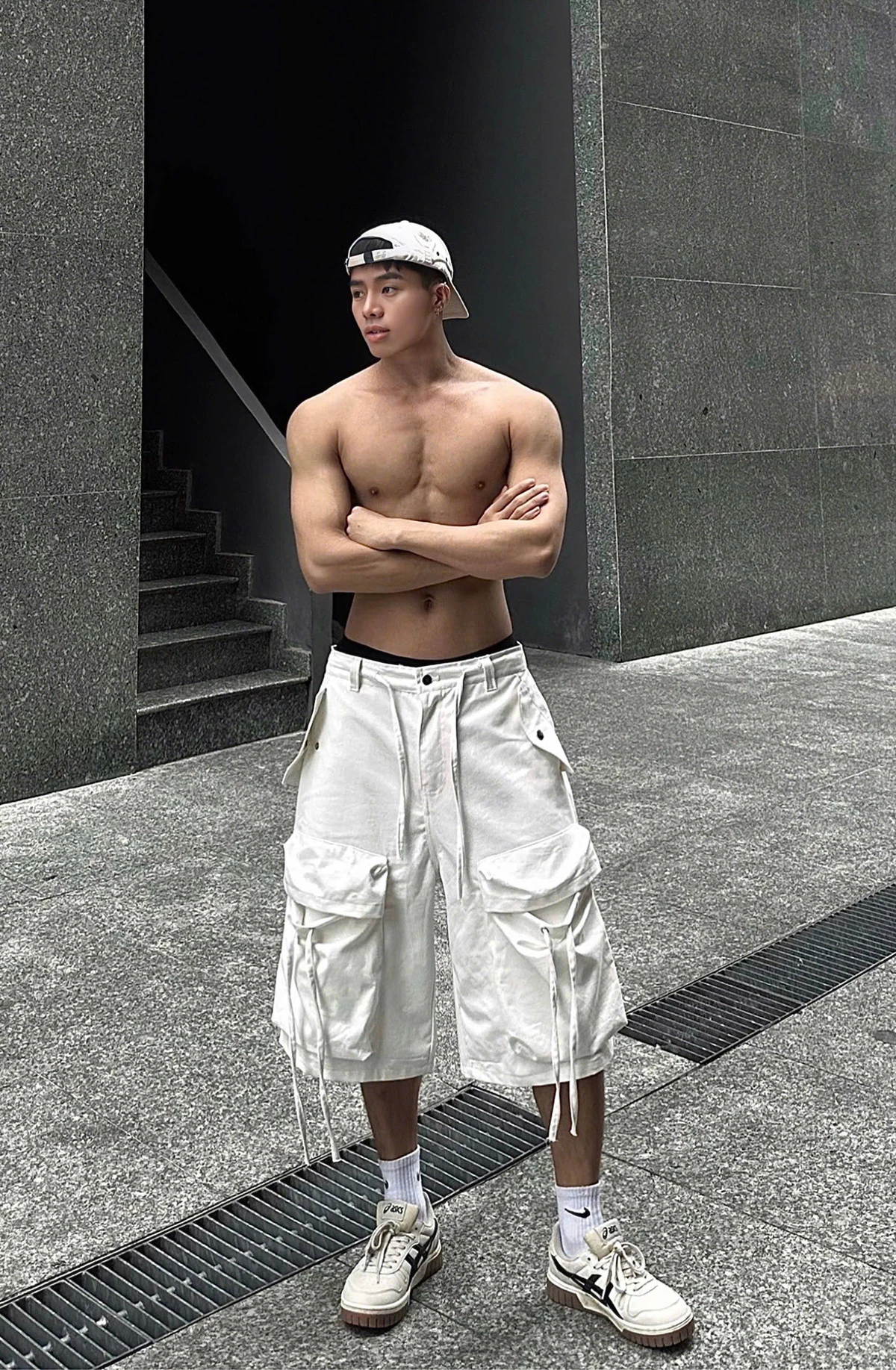 Quần short kaki form qua gối local brand HUGU - KITE - túi hộp, dây rút, nút bấm