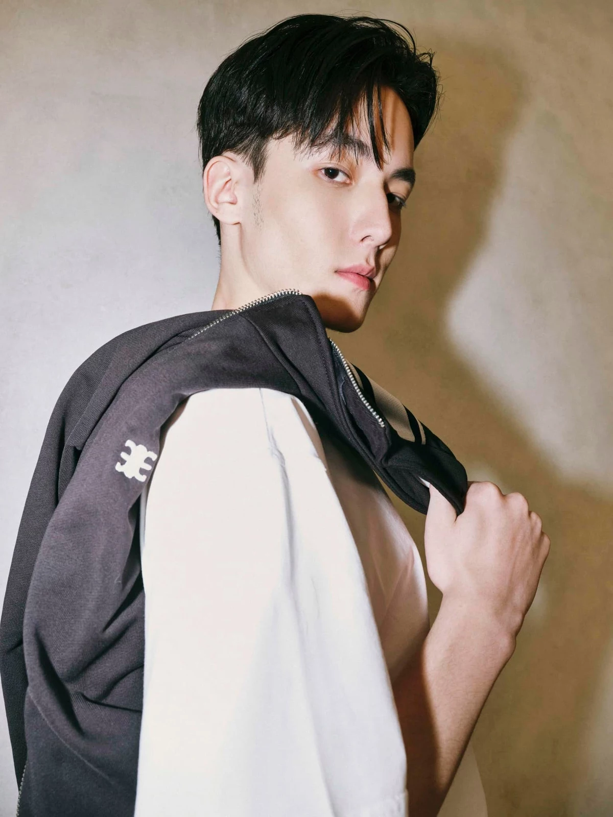 Eleven - Áo Khoác Unisex Nam Nữ Thun Có Dây Kéo Thêu Mono | Màu Đen