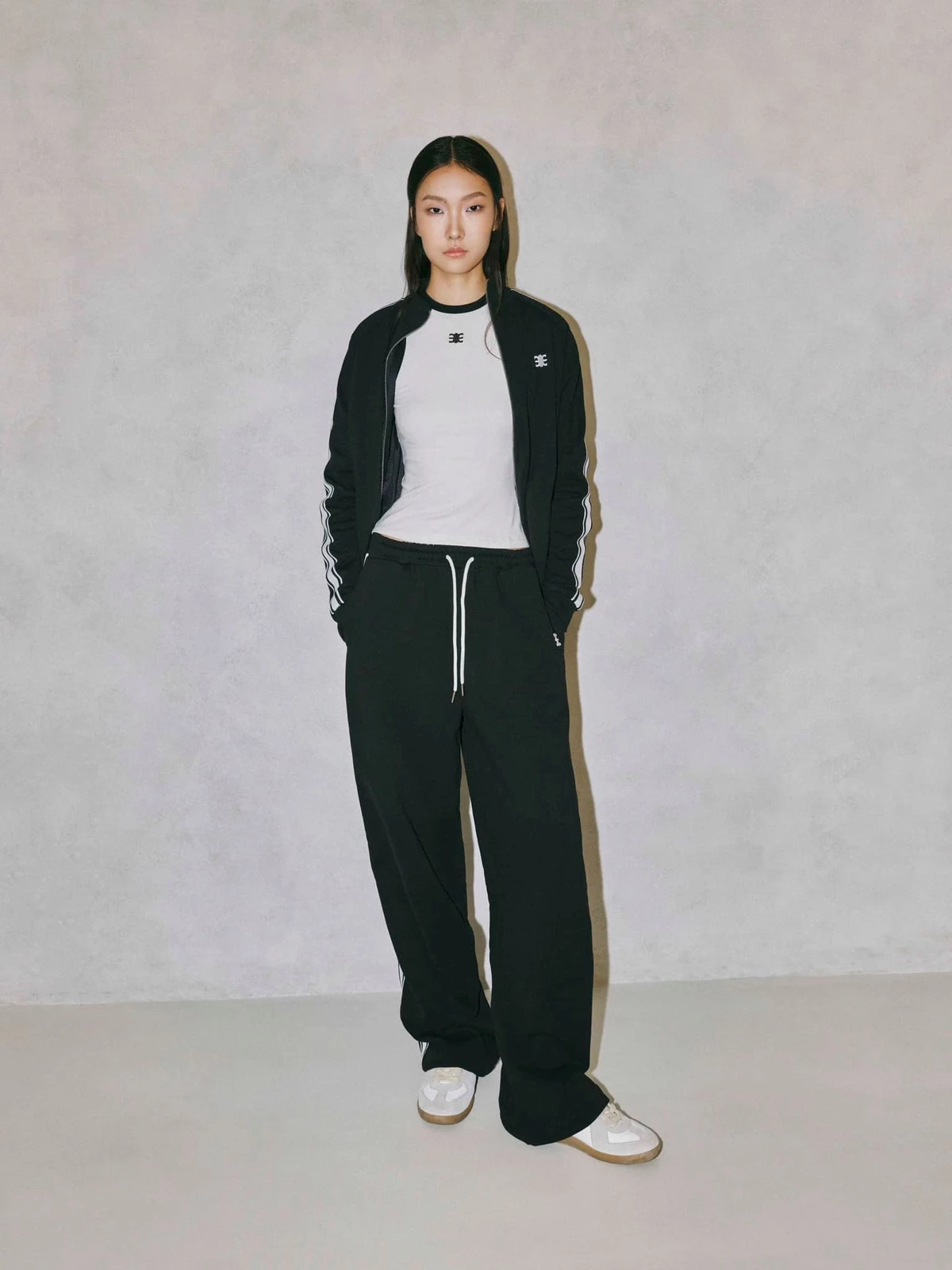Eleven - Áo Khoác Unisex Nam Nữ Thun Có Dây Kéo Thêu Mono | Màu Đen