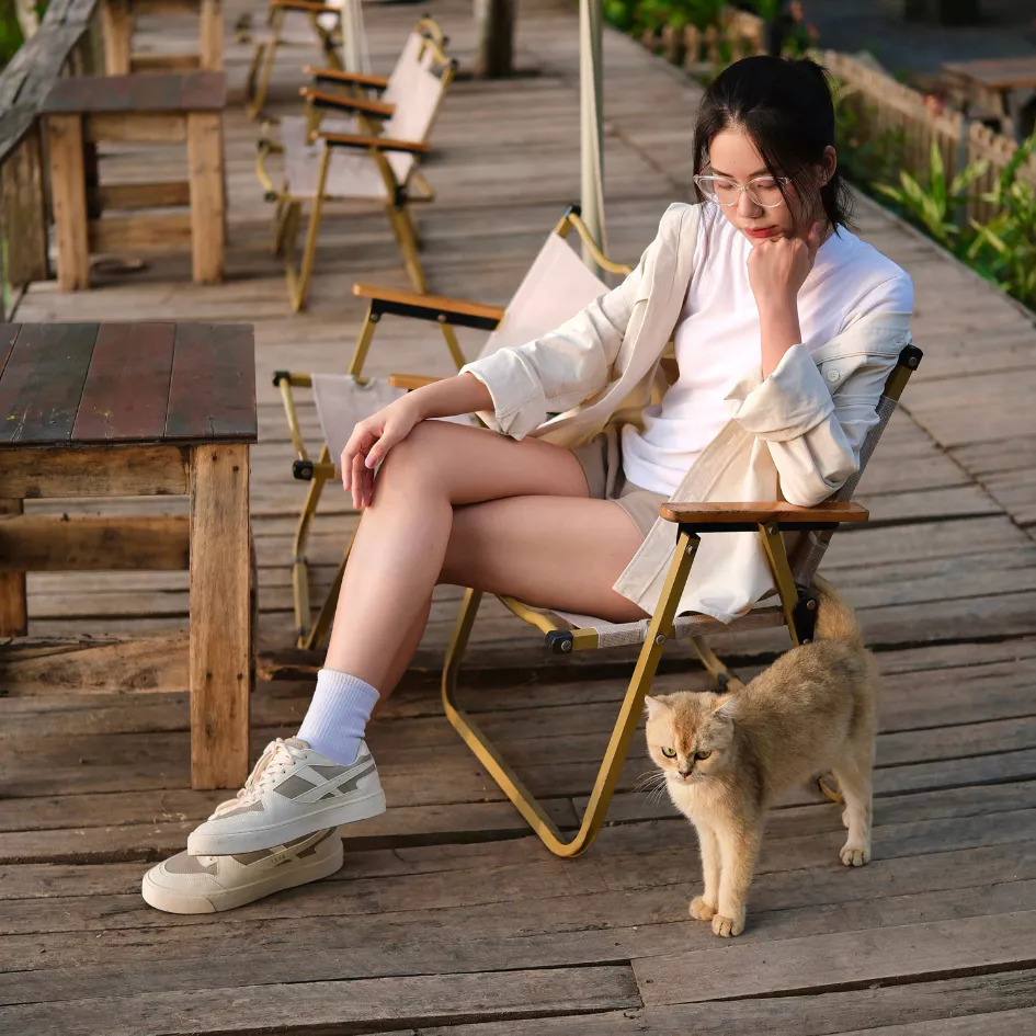 Giày Da Sneaker Nam Nữ DC39 LATTE LOVE DINCOX Shoes Đế Bằng - Microfiber Leather