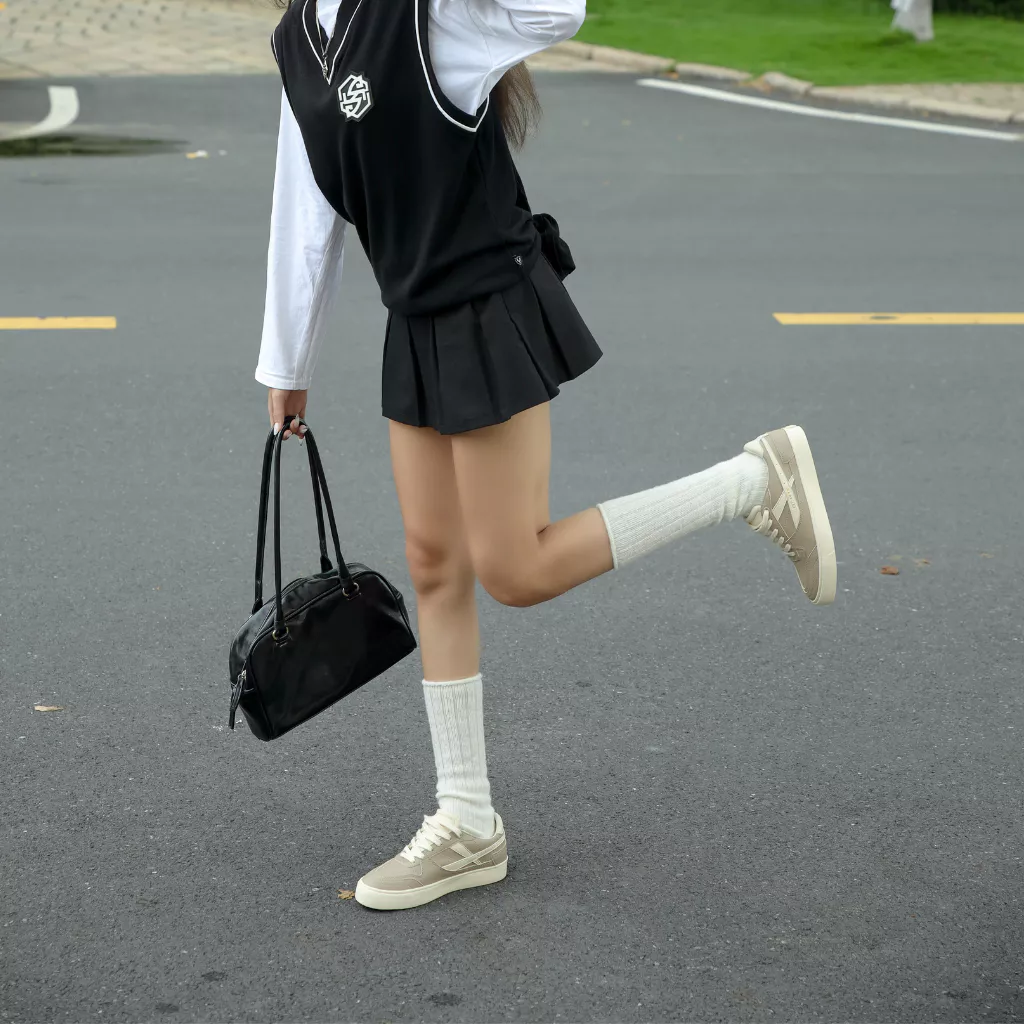 Giày Da Sneaker Nữ DC39 Light Cappuccino DINCOX Shoes Đế Bằng - Microfiber Leather