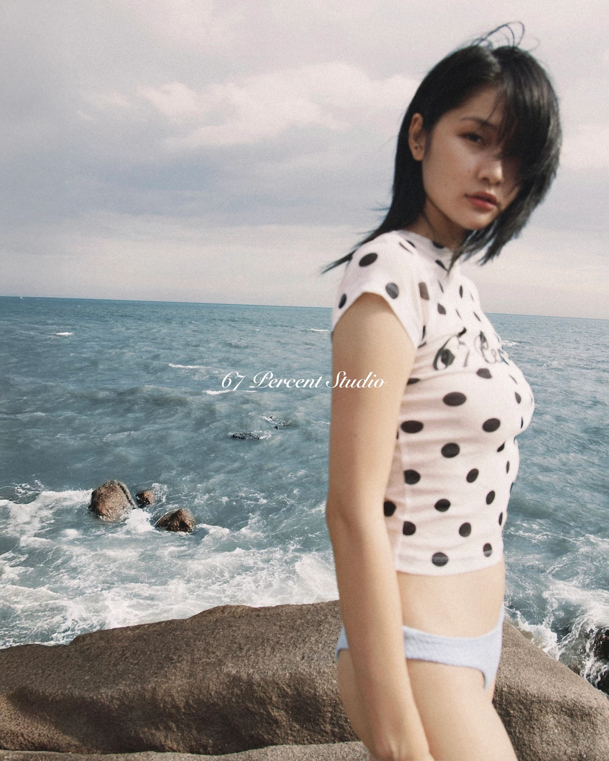 Áo Thun Họa Tiết Chấm Bi Vải Xuyên Thấu 67 PERCENT / 67% In Logo Form Baby Tee - KAWAKUBO BABY TEE