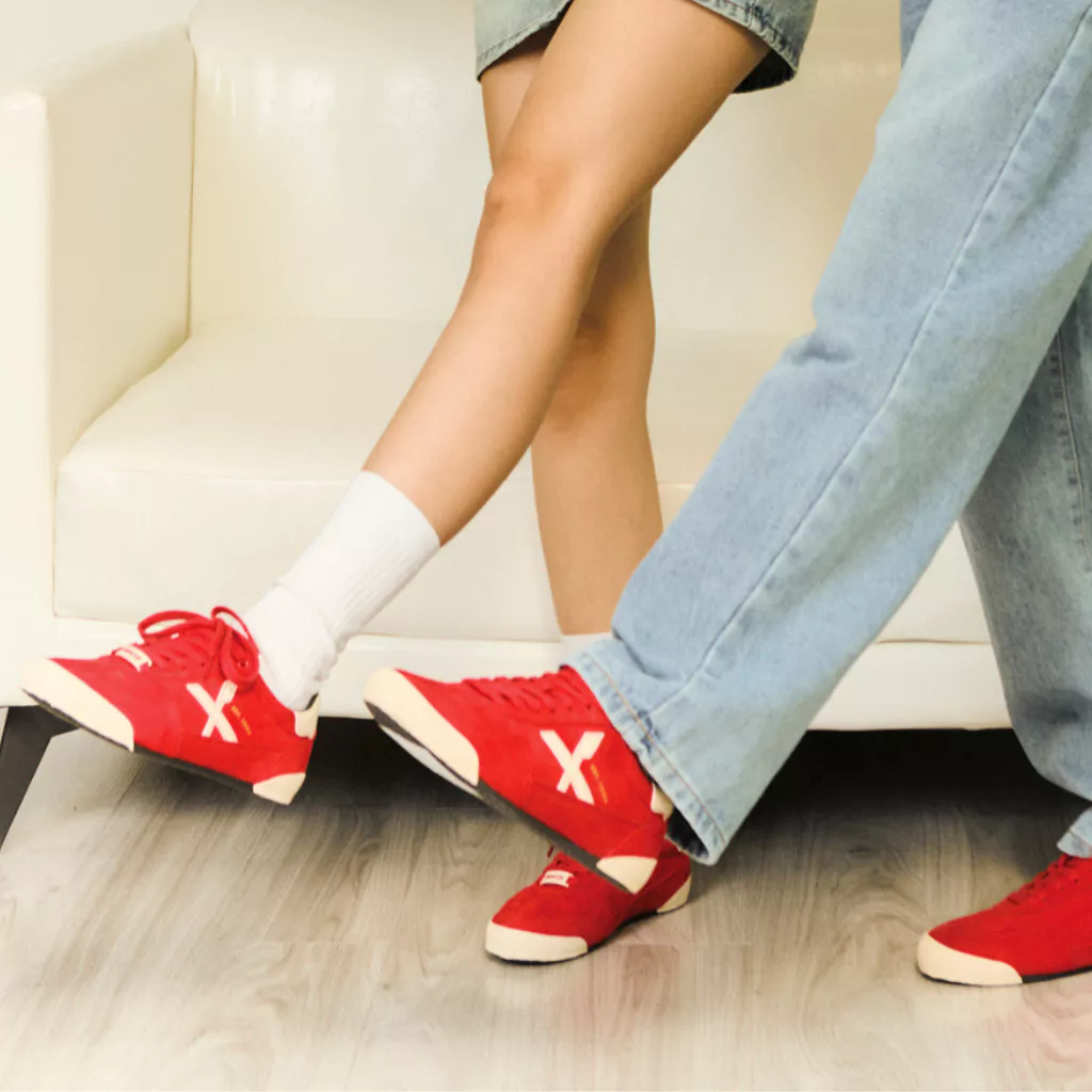 Giày Sneaker Nam Nữ Dincox DC47 RED Micro Suede Thời Thượng Shoes Đế Bằng, Bền Và Nhẹ Hơn