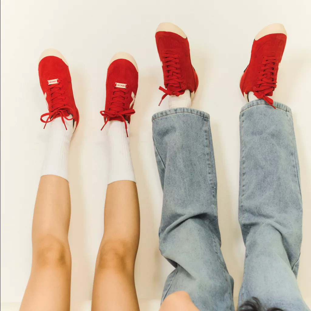 Giày Sneaker Nam Nữ Dincox DC47 RED Micro Suede Thời Thượng Shoes Đế Bằng, Bền Và Nhẹ Hơn