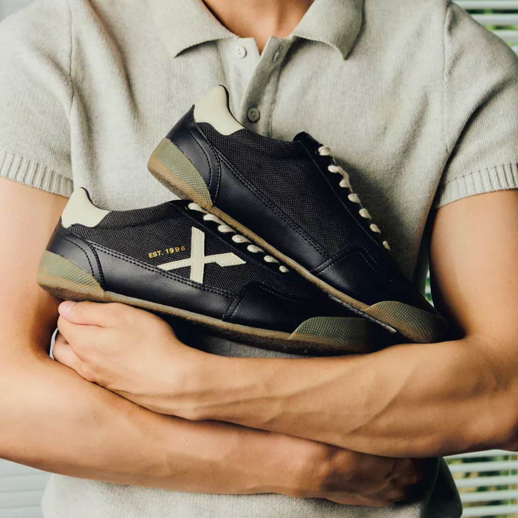 Giày Nam Sneaker Dincox DC47 BLACK/BEIGE Micro Suede Kết Hợp Canvas Shoes Đế Bằng, Bền Và Nhẹ Hơn