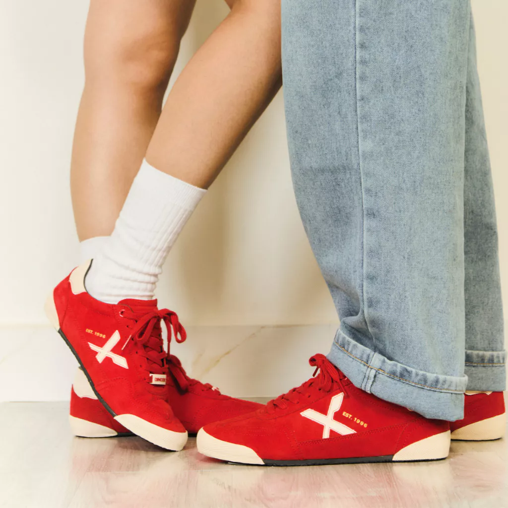 Giày Sneaker Nam Nữ Dincox DC47 RED Micro Suede Thời Thượng Shoes Đế Bằng, Bền Và Nhẹ Hơn