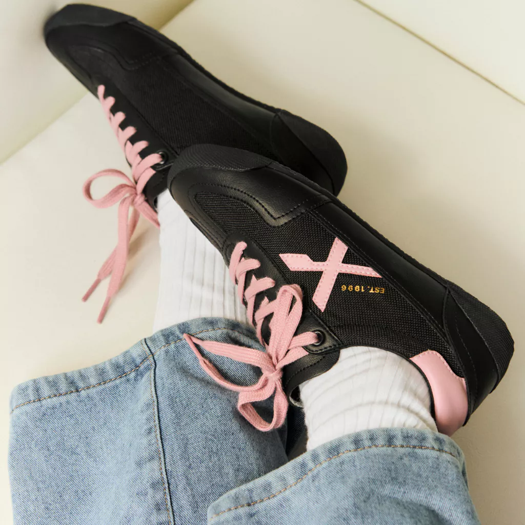 Giày Sneaker Nữ Dincox DC47 BLACK/ PINK Micro Suede Kết Hợp Canvas Shoes Đế Bằng, Bền Và Nhẹ Hơn