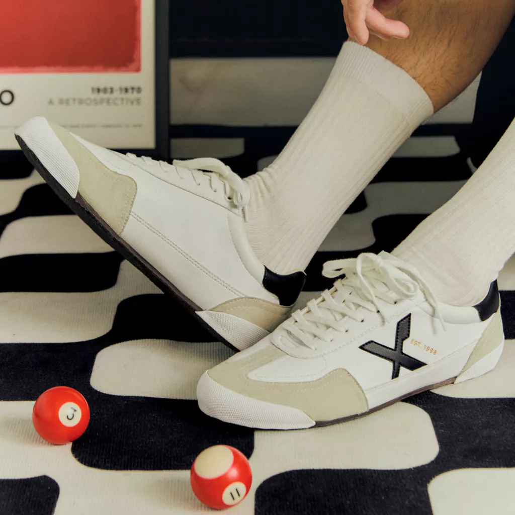Giày Sneaker Nam Nữ Dincox DC47 WHITE/ BLACK Micro Suede Kết Hợp Da Shoes Đế Bằng, Bền Và Nhẹ Hơn