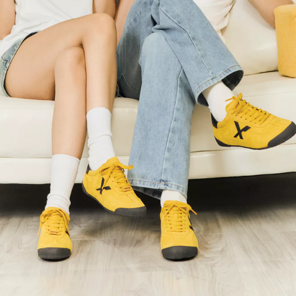Giày Sneaker Nam Nữ Dincox DC47 YELLOW Micro Suede Thời Thượng Shoes Đế Bằng, Bền Và Nhẹ Hơn