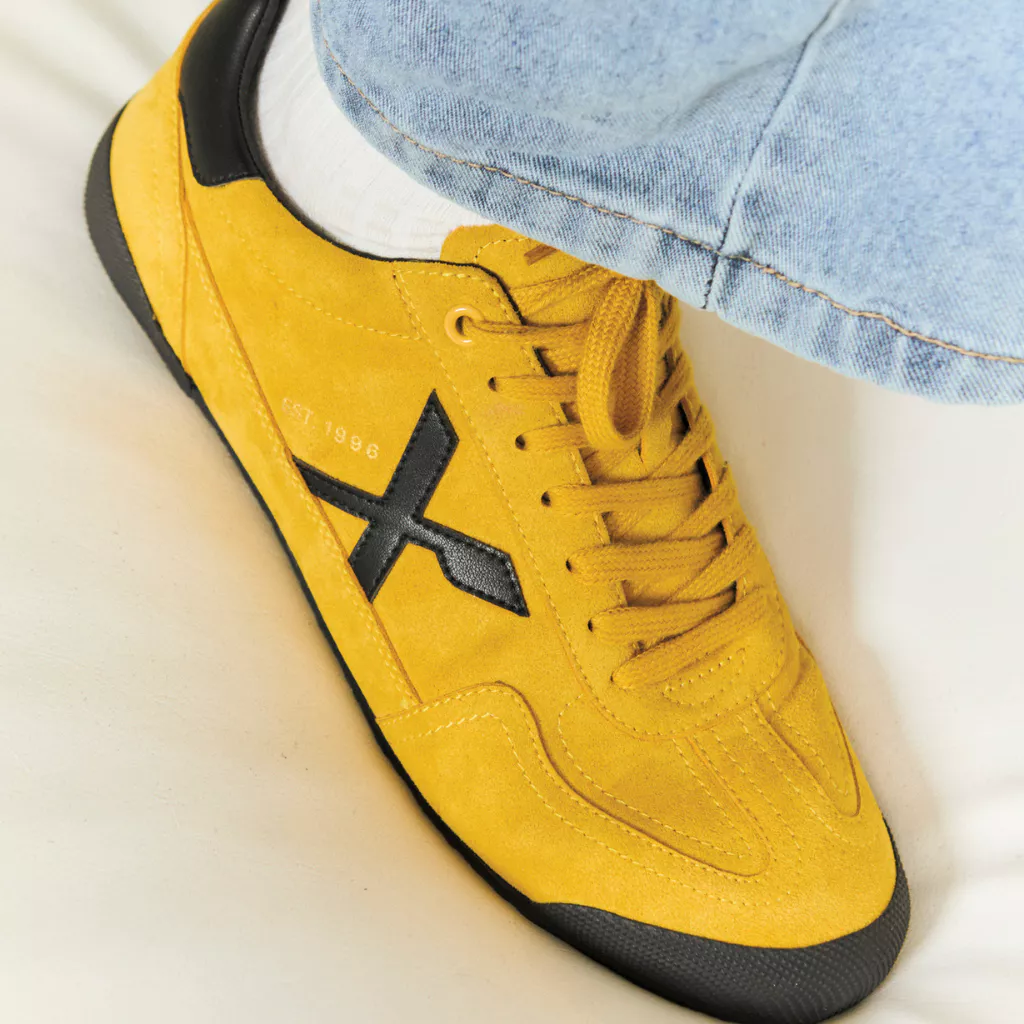 Giày Sneaker Nam Nữ Dincox DC47 YELLOW Micro Suede Thời Thượng Shoes Đế Bằng, Bền Và Nhẹ Hơn