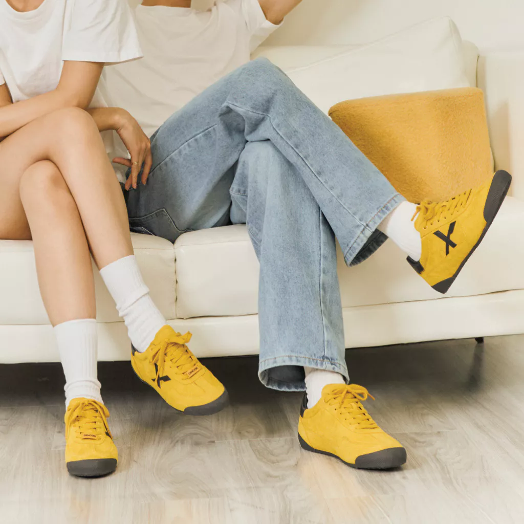 Giày Sneaker Nam Nữ Dincox DC47 YELLOW Micro Suede Thời Thượng Shoes Đế Bằng, Bền Và Nhẹ Hơn