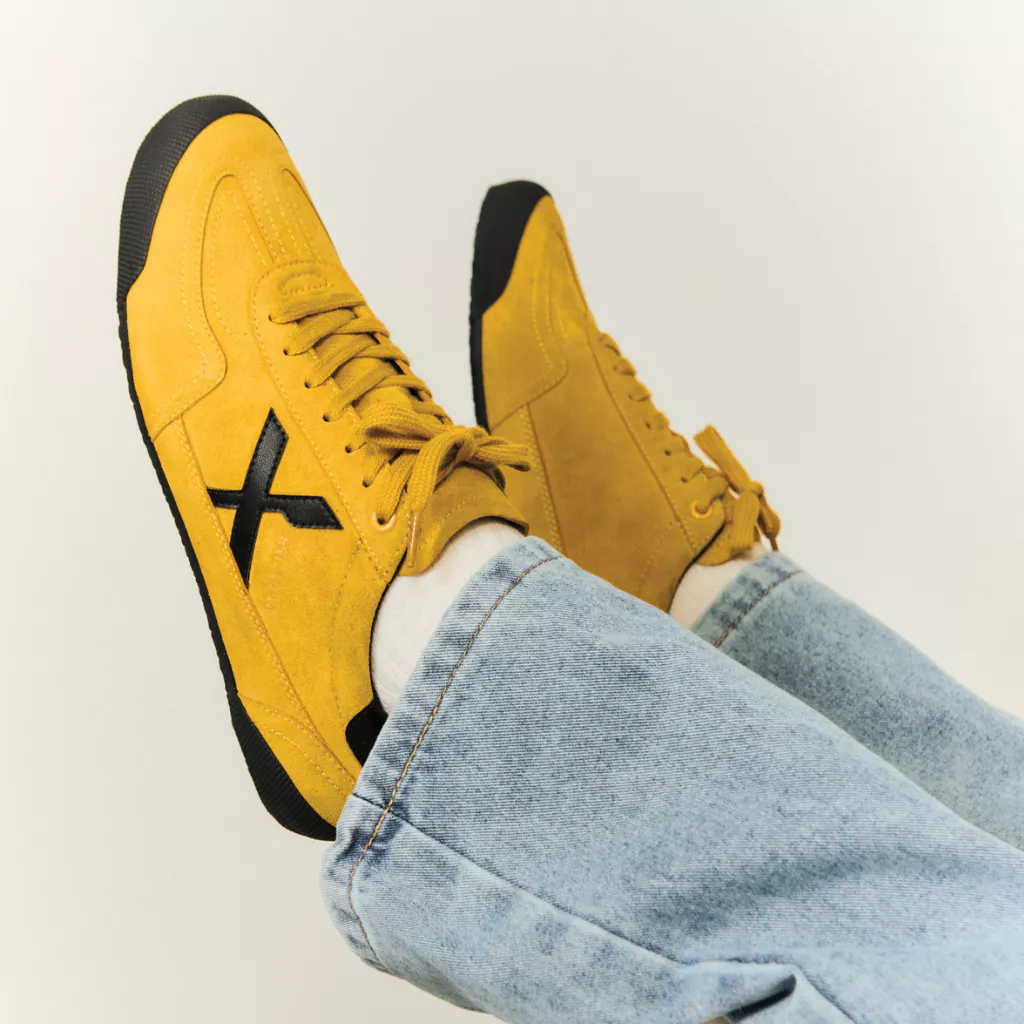 Giày Sneaker Nam Nữ Dincox DC47 YELLOW Micro Suede Thời Thượng Shoes Đế Bằng, Bền Và Nhẹ Hơn