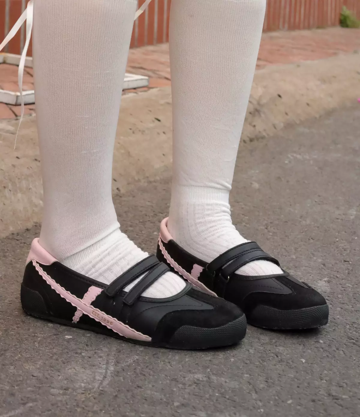 Giày Búp Bê Ballet Sneaker Dincox Mary Jane DC49 Black Pink Êm Chân, Năng Động Cá Tính